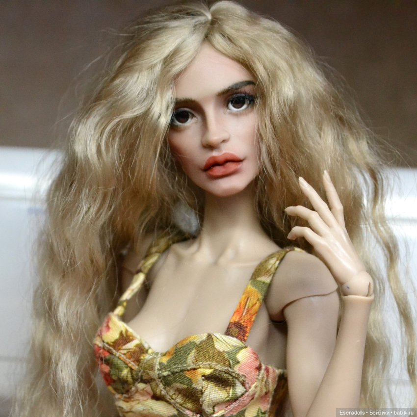 Джинсы и топ для Пикуновой 30 см (фото 3)