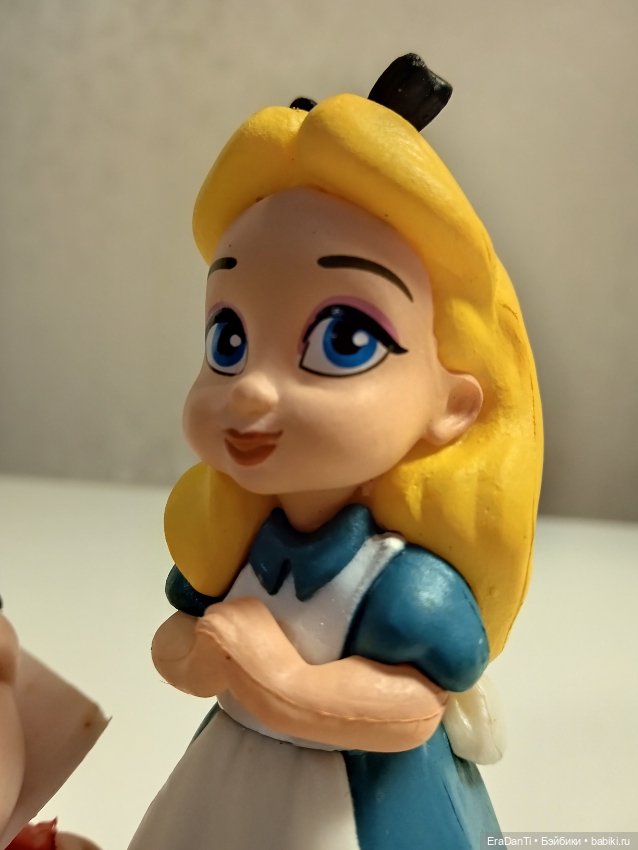 Алиса и Красная королева — Статуэтки (фото 8)