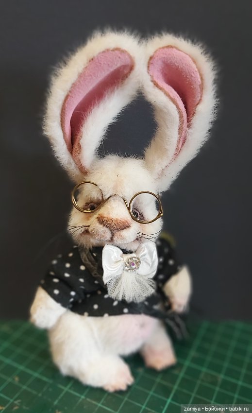 Белый кролик Знайка — Авторские игрушки (фото 2)