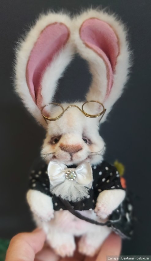 Белый кролик Знайка — Авторские игрушки (фото 3)