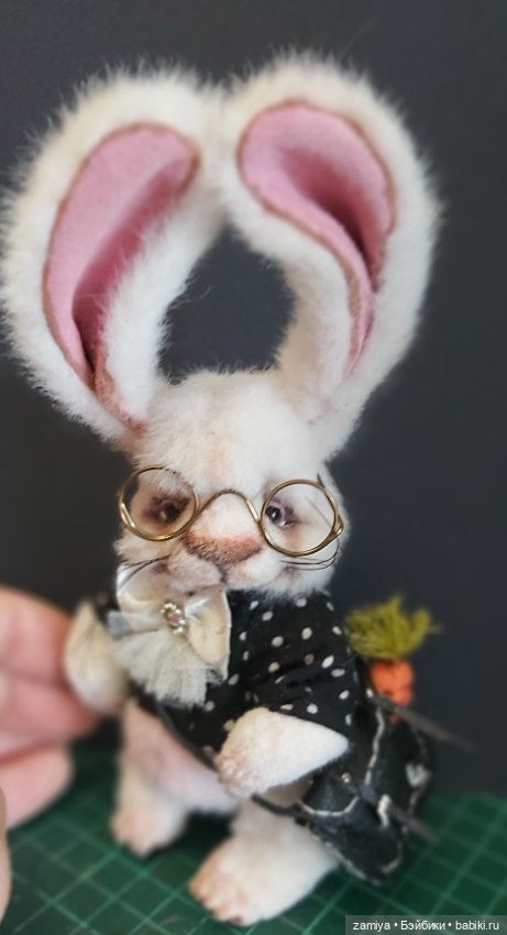 Белый кролик Знайка — Авторские игрушки (фото 6)