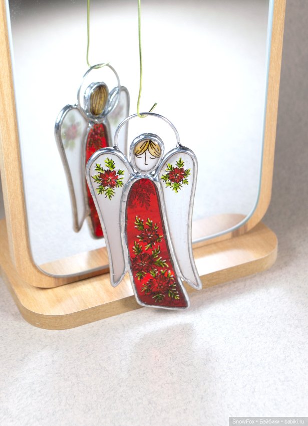 Витражный ангел "Красные цветы" в технике Тиффани