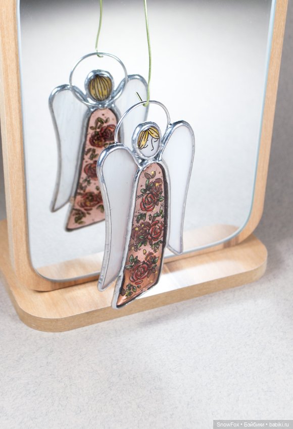 Витражный ангел "Розы" в технике Тиффани