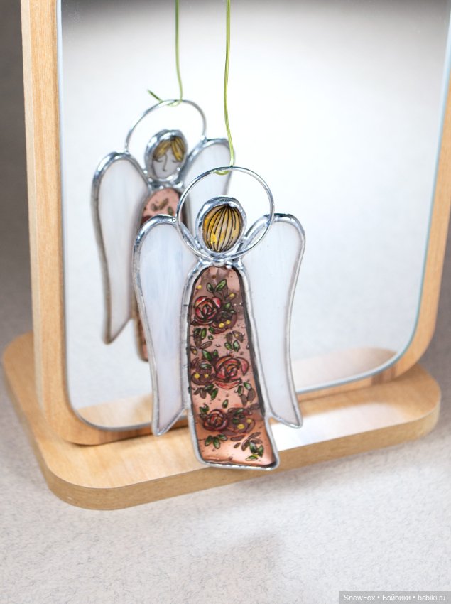 Витражный ангел "Розы" в технике Тиффани (фото 2)