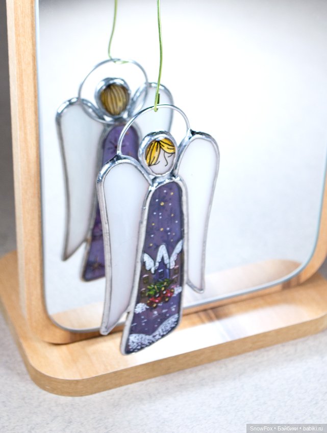 Витражный ангел "Фиолетовый город" в технике Тиффани