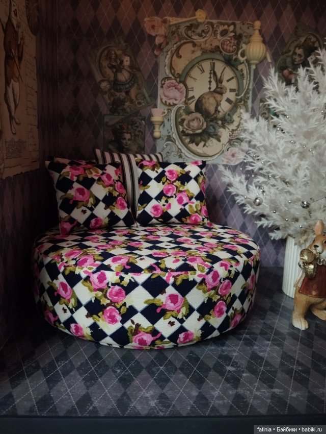 Пуф/софа "Розы на шахматной доске" 1:6/1:8