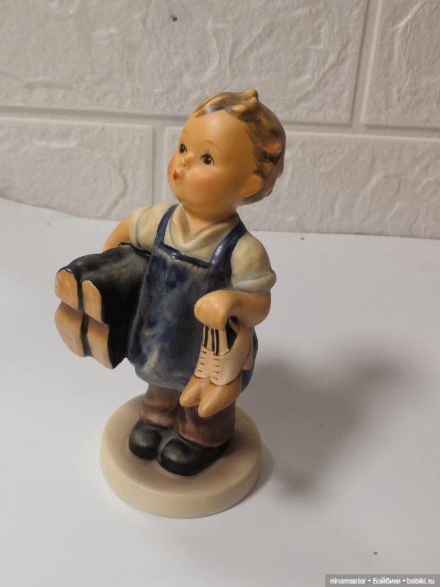 Статуэтка Goebel Hummel — Статуэтки