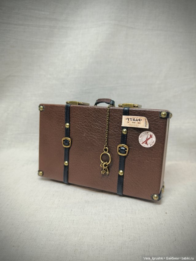 Чемодан кожаный — Шляпы