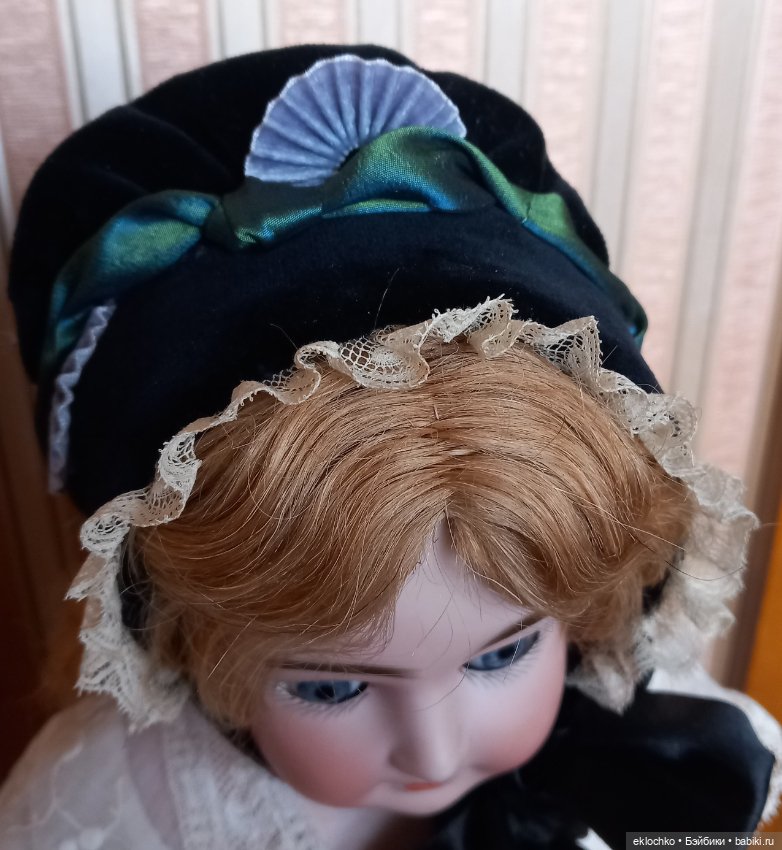 Шляпка боннет из бархата для антикварной куклы (фото 2)