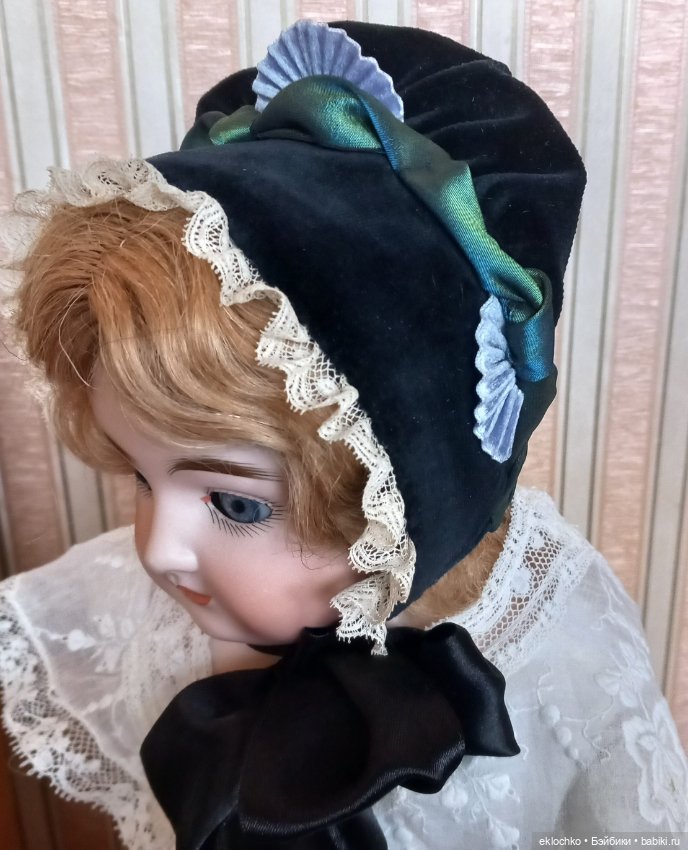 Шляпка боннет из бархата для антикварной куклы