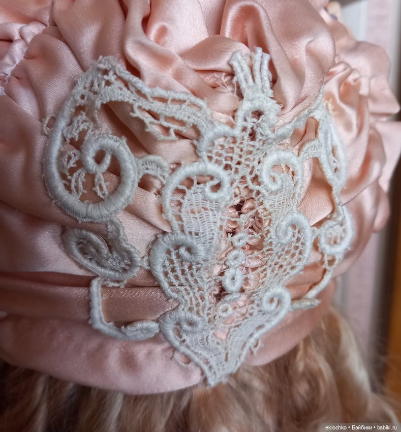 Шляпка боннет из антикварного шелка (фото 4)