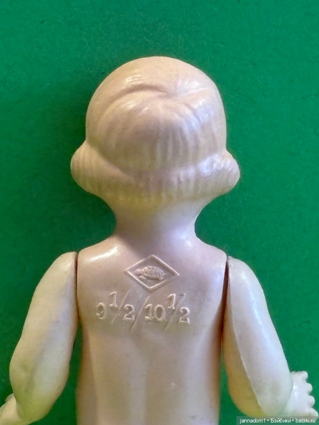 Целлулоидная куколка Schildkrot с рельефными волосами, высота 9,5 см (фото 4)