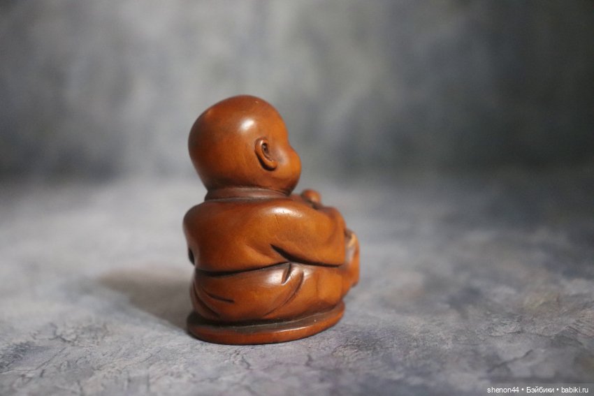 Нэцкэ "Мальчик Карако с персиком". Винтаж, более 50 лет (фото 3)