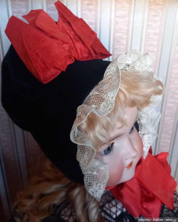 Шляпка боннет для антикварной куклы из бархата