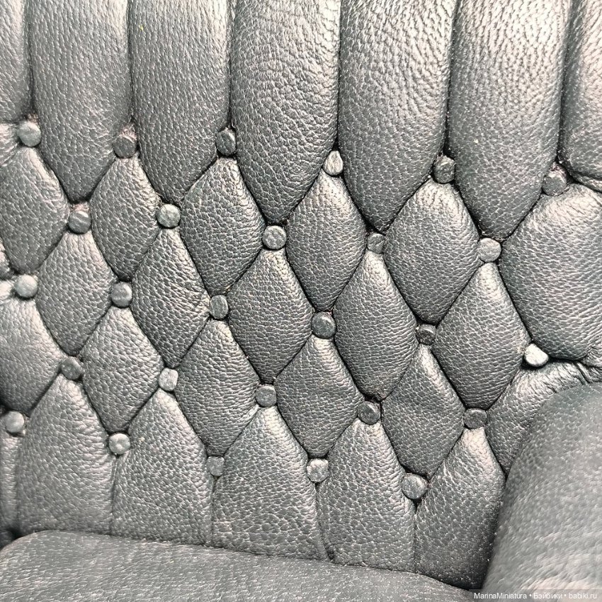 Кукольное кресло из кожи, масштаб 1:12 (фото 3)