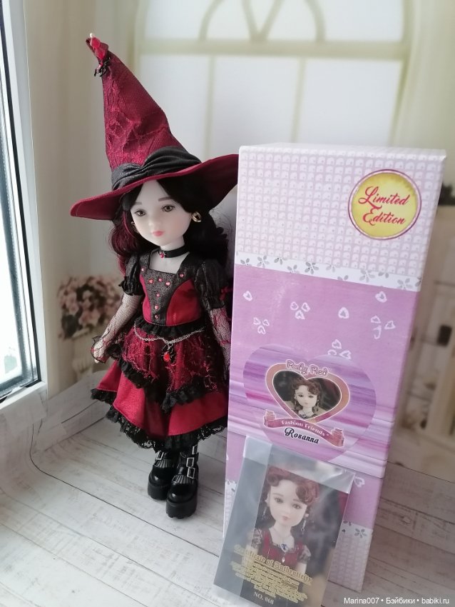 Розанна в аутфите и парике от Максим