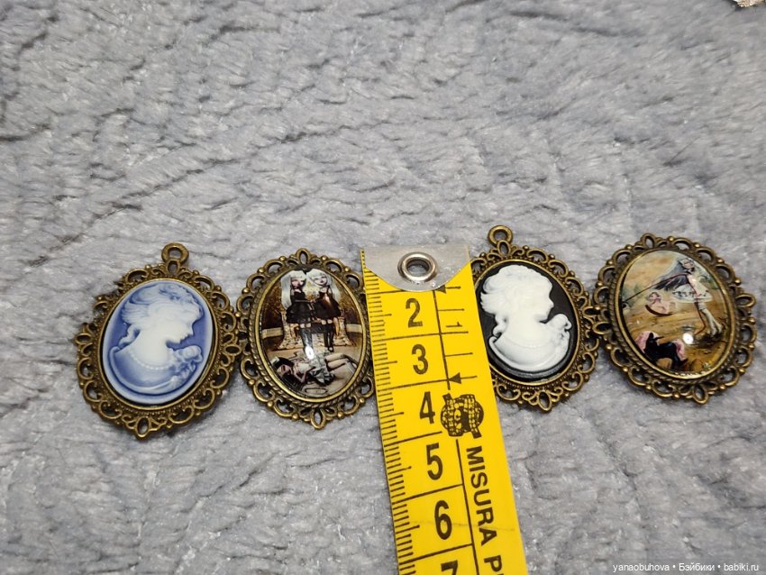 Кулоны для средних и больших кукол