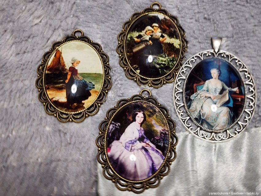 Кулоны для средних и больших кукол