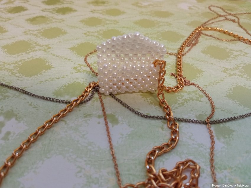 Сумочки из бусин для кукол (фото 4)