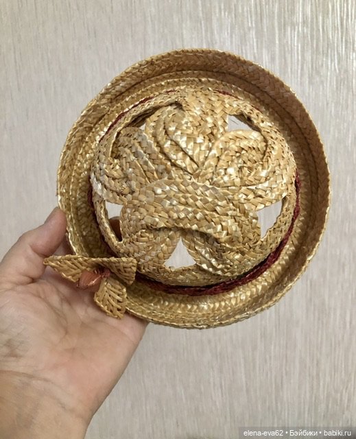 Шляпка с фигурным верхом из натуральной соломки (фото 3)