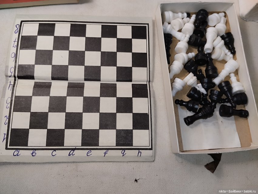 Шахматы "Малютка" СССР хороши для фото с маленькими куклами (фото 3)