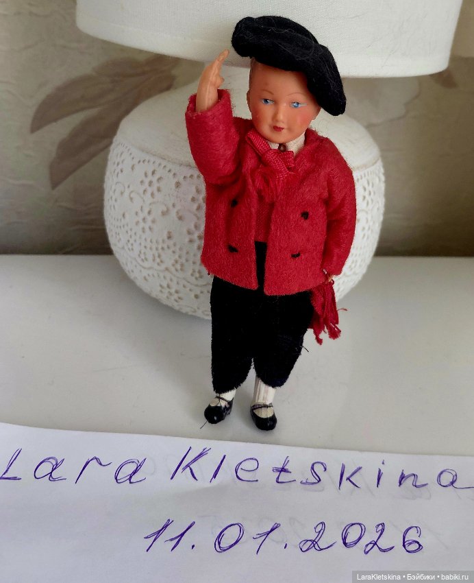 Миниатюрная кукла из пластика. Франция (фото 6)