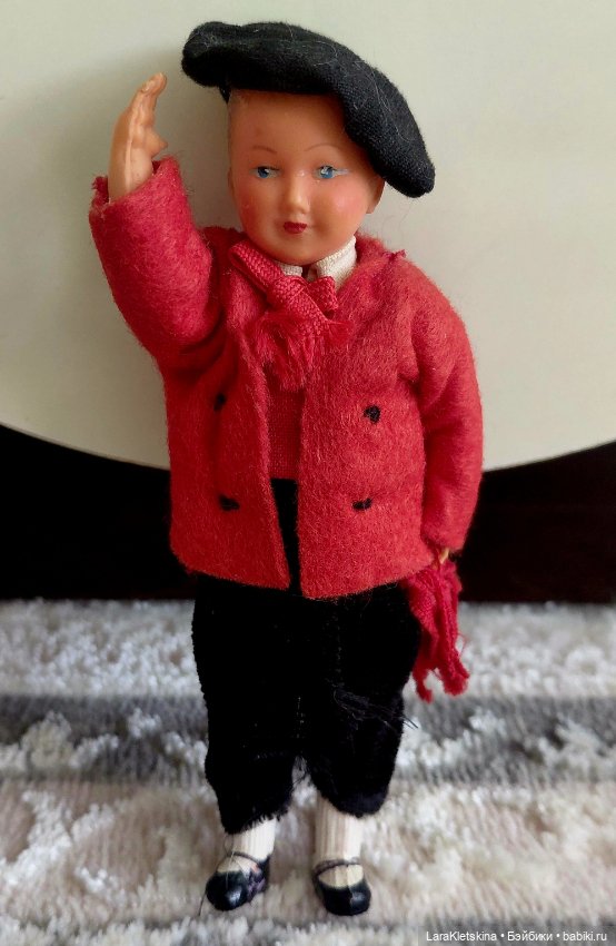 Миниатюрная кукла из пластика. Франция