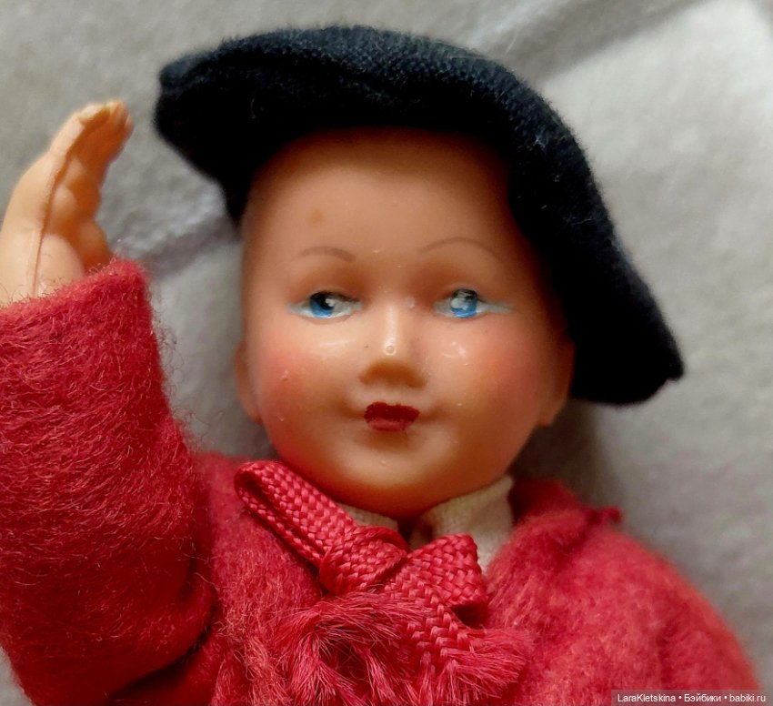 Миниатюрная кукла из пластика. Франция (фото 2)