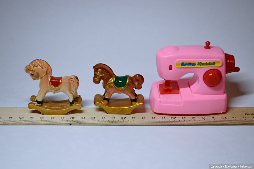 Разная кукольная миниатюра: швейная машинка, оружие, инструменты, лошадки (фото 2)