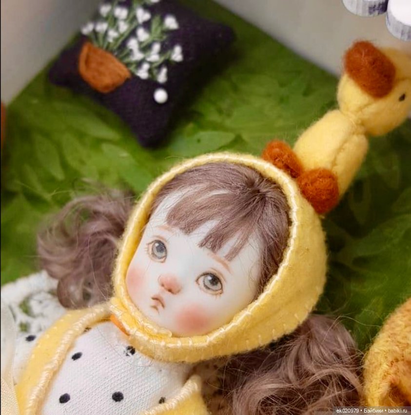 Фарфоровая куколка Sun Joo Lee 9,5 см (фото 2)