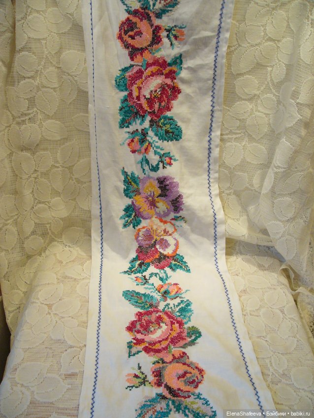 Антикварная дорожка с вышивкой.Франция