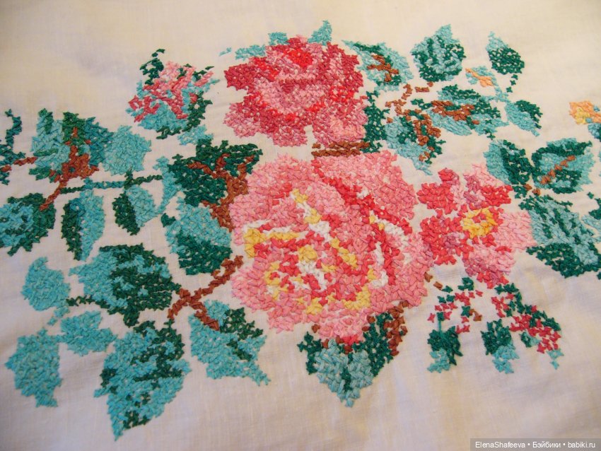 Антикварная салфетка с красивой вышивкой. Франция (фото 5)