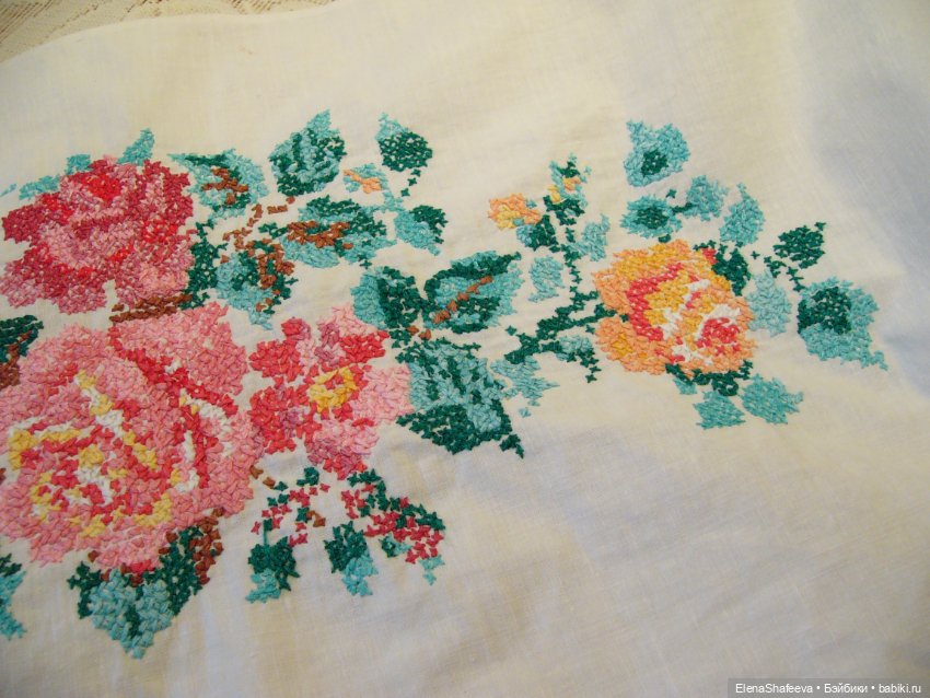 Антикварная салфетка с красивой вышивкой. Франция (фото 7)