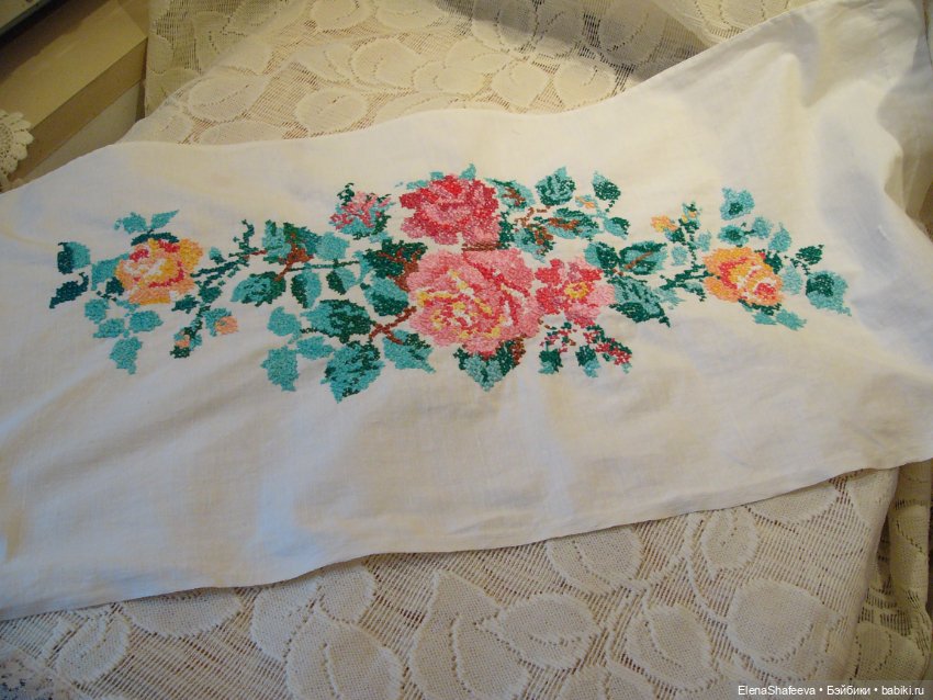 Антикварная салфетка с красивой вышивкой. Франция (фото 8)