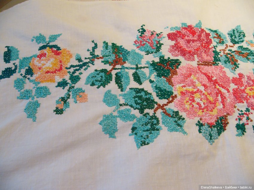 Антикварная салфетка с красивой вышивкой. Франция (фото 6)