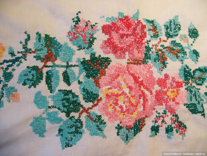 Антикварная салфетка с красивой вышивкой. Франция