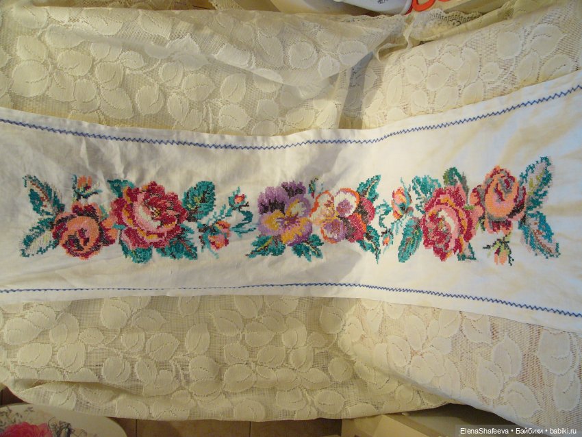 Антикварная дорожка с вышивкой.Франция (фото 2)