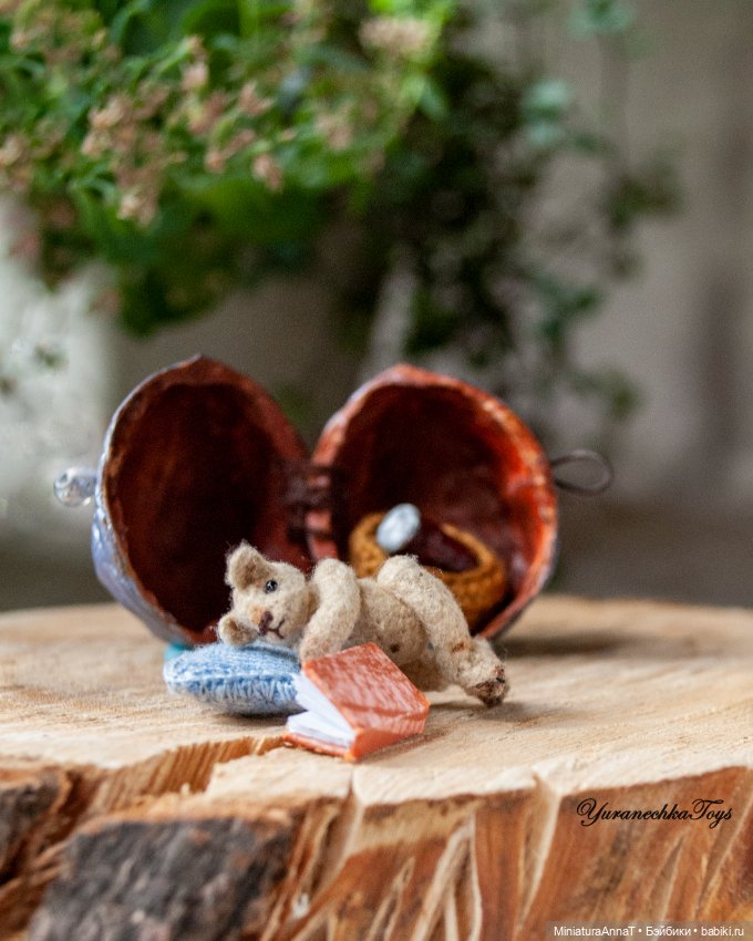 Медвежонок в домике из грецкого орешка (фото 8)