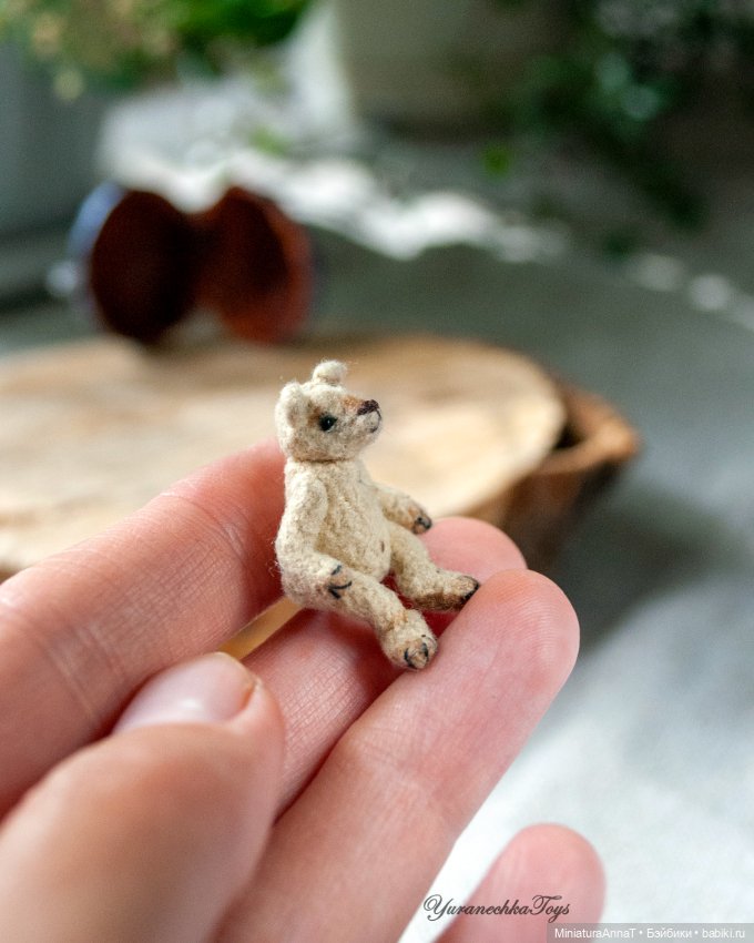 Медвежонок в домике из грецкого орешка (фото 5)