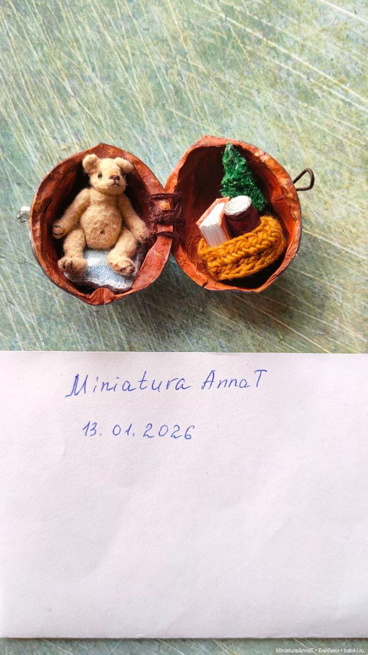 Медвежонок в домике из грецкого орешка (фото 3)