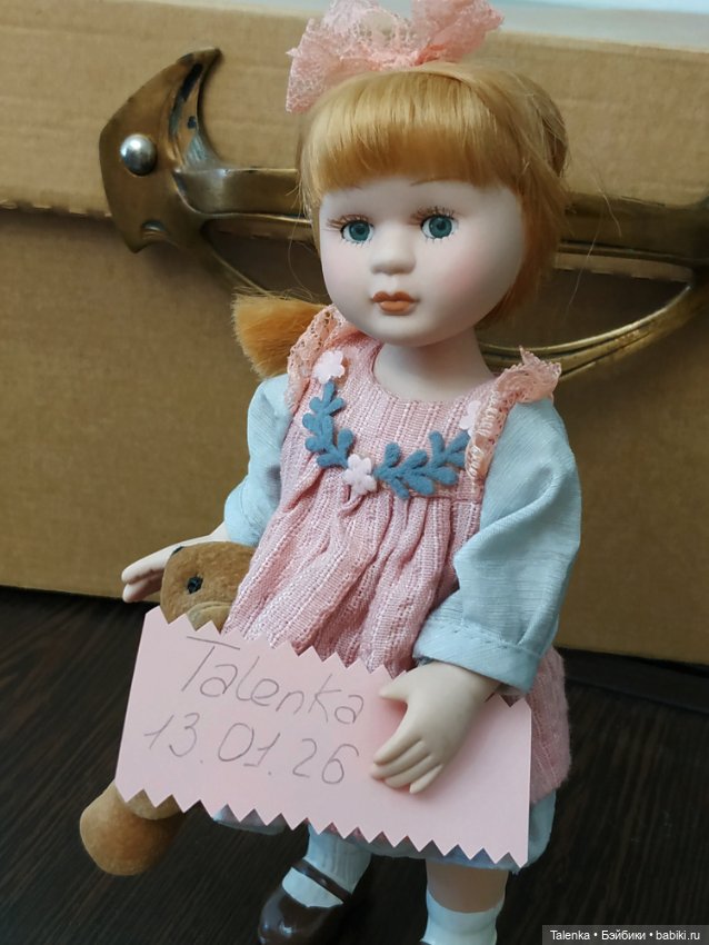 Фарфоровая кукла с мишкой (фото 7)