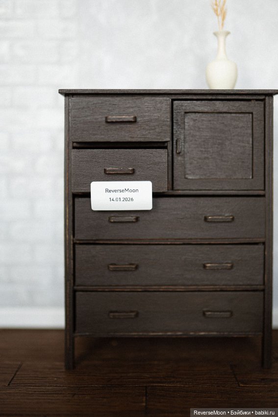 Деревянный комод с ящиками для кукол 1:6 (фото 8)