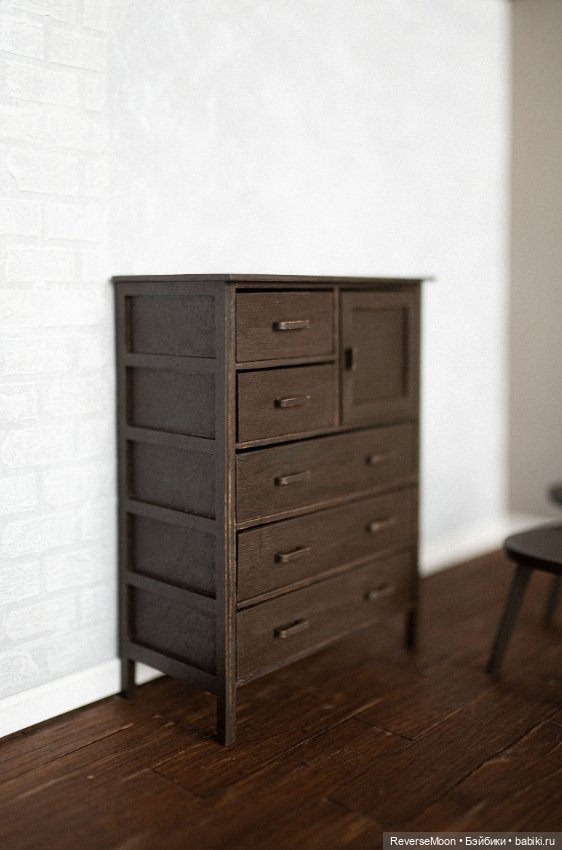 Деревянный комод с ящиками для кукол 1:6