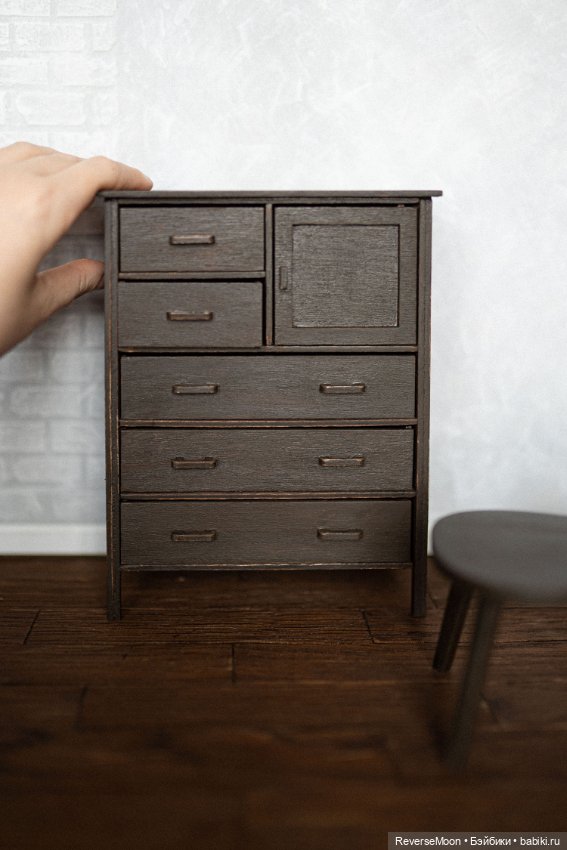 Деревянный комод с ящиками для кукол 1:6 (фото 5)