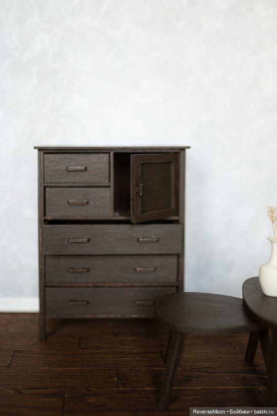 Деревянный комод с ящиками для кукол 1:6 (фото 2)