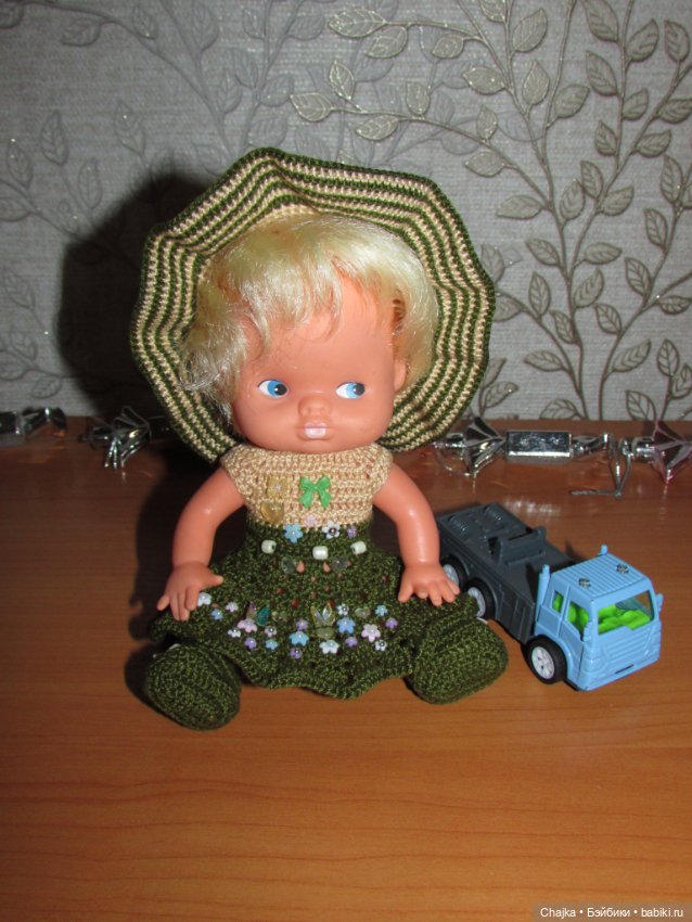 Авторский вязаный наряд\комплект с шляпой "Цветочная Фея-2" на кукол ГДР Кисс Ми \ Kiss Me (фото 7)