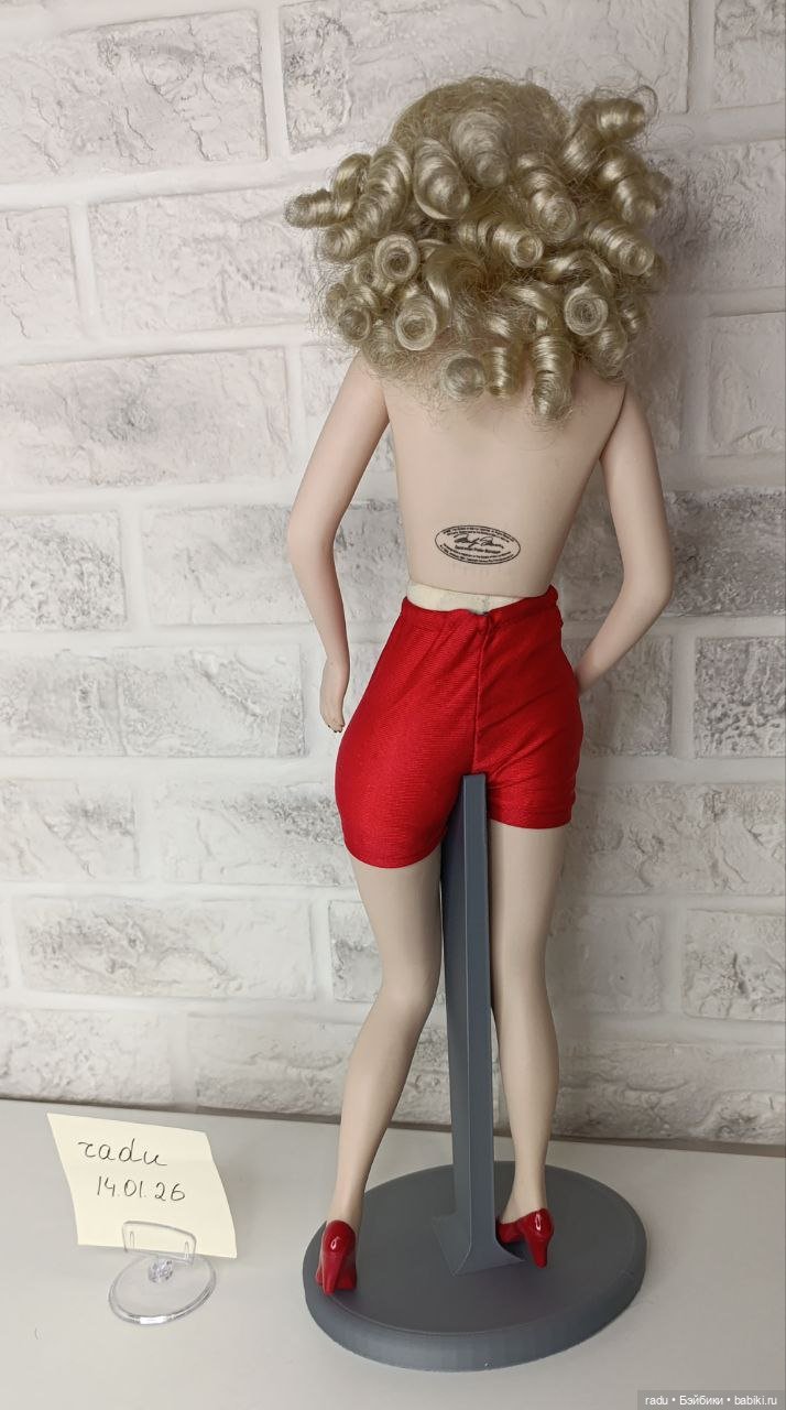 Коллекционная винтажная портретная кукла “Gentleman prefers blondes “ Marilyn Monroe (фото 2)