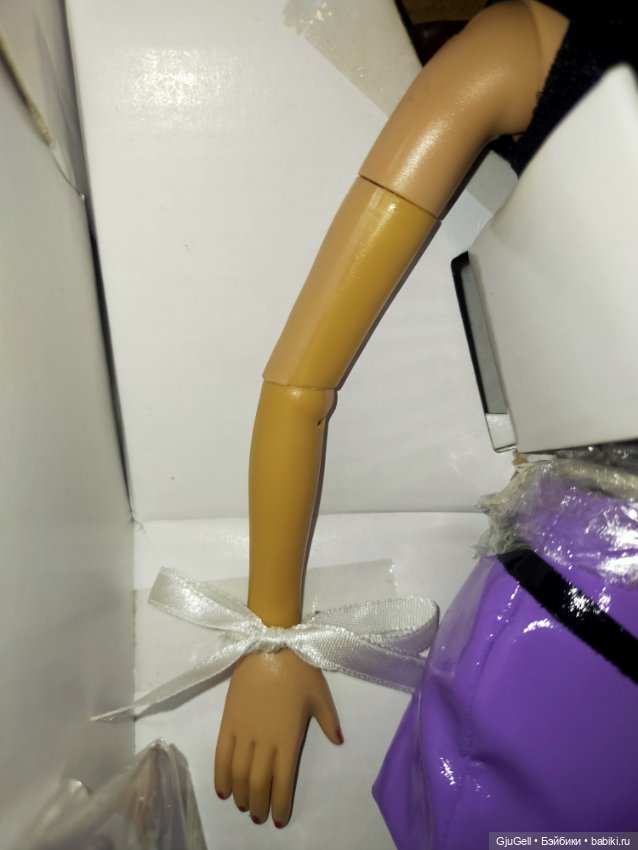 Madame Alexander "Mod Alexandra Fairchild Ford" Doll – 16", Limited Edition (фото 5)