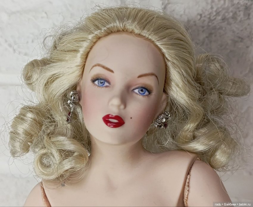 Коллекционная винтажная портретная кукла “Gentleman prefers blondes “ Marilyn Monroe (фото 3)