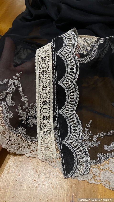 Французский шелк с вышивкой